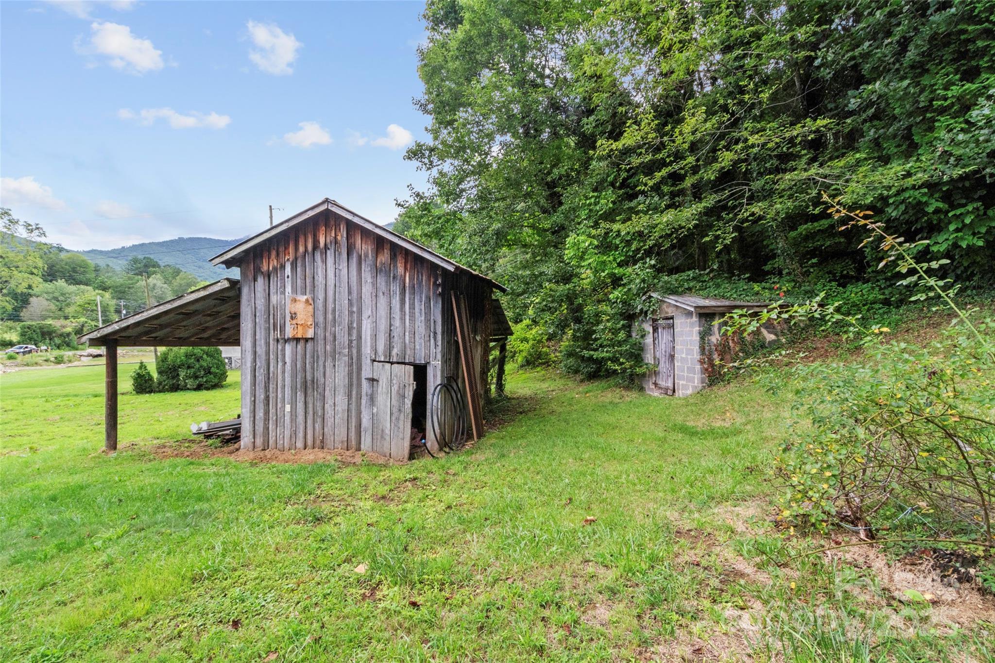 944 Georges Fork Road Burnsville NC 28714