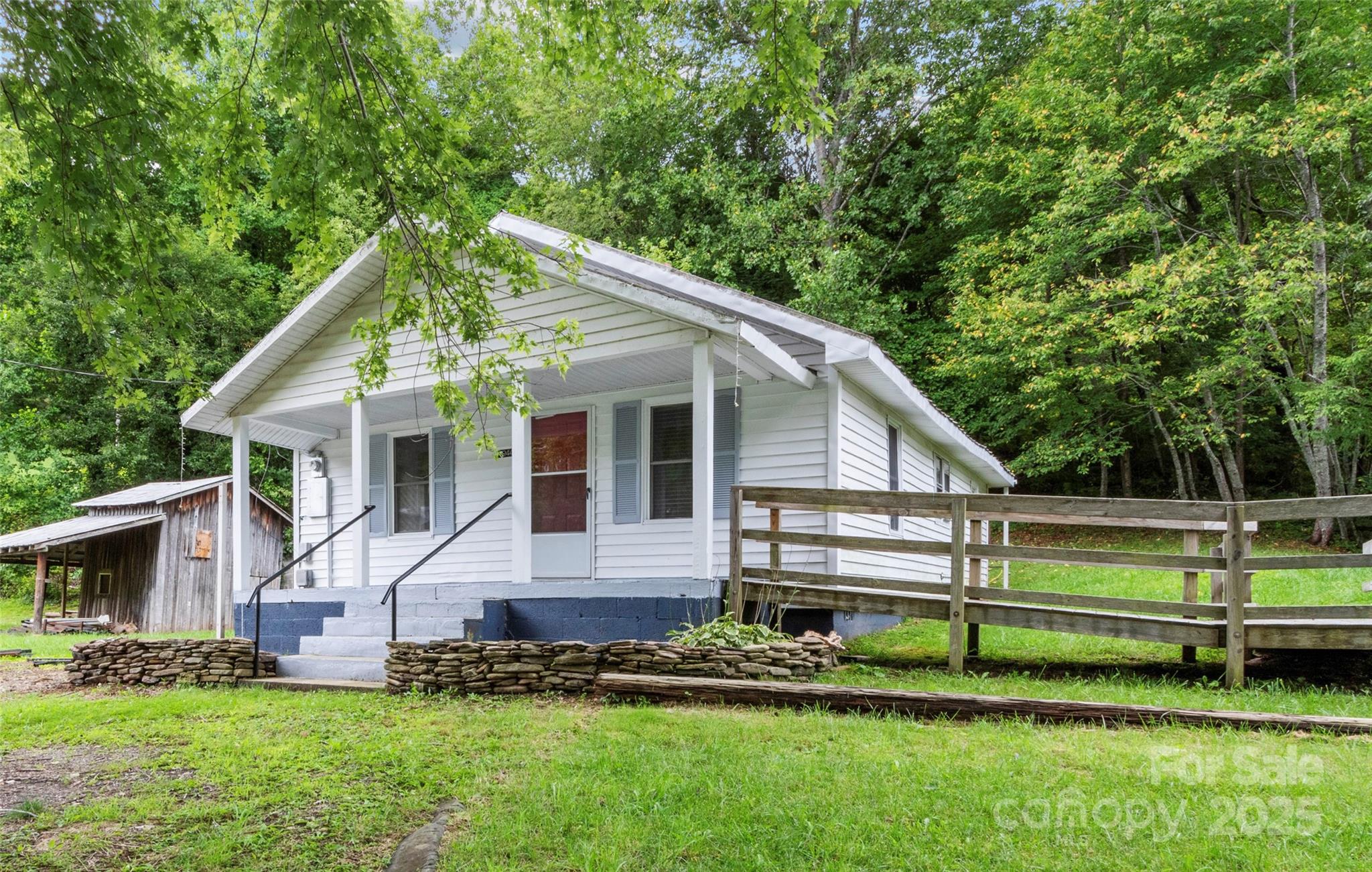 944 Georges Fork Road Burnsville NC 28714