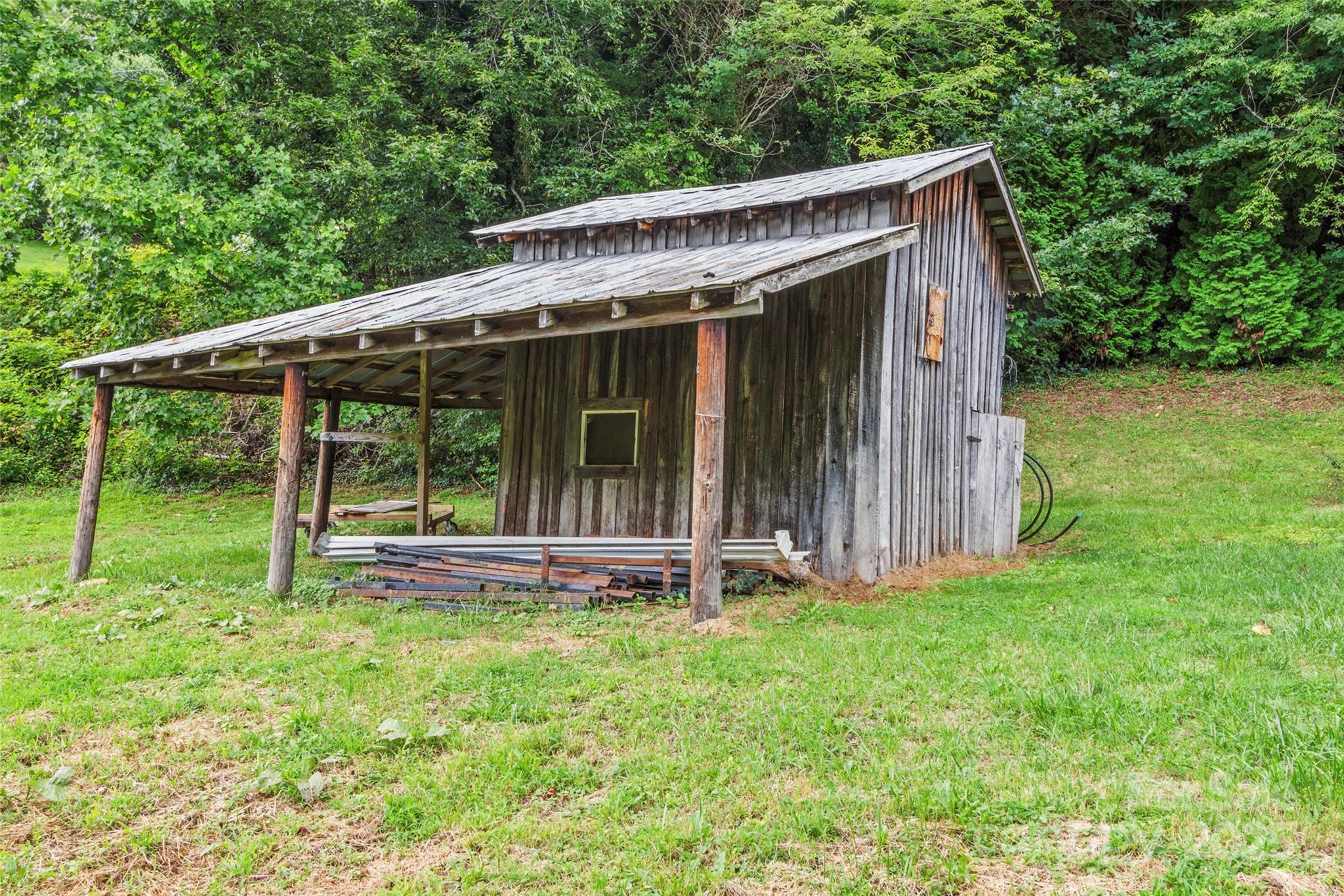 944 Georges Fork Road Burnsville NC 28714