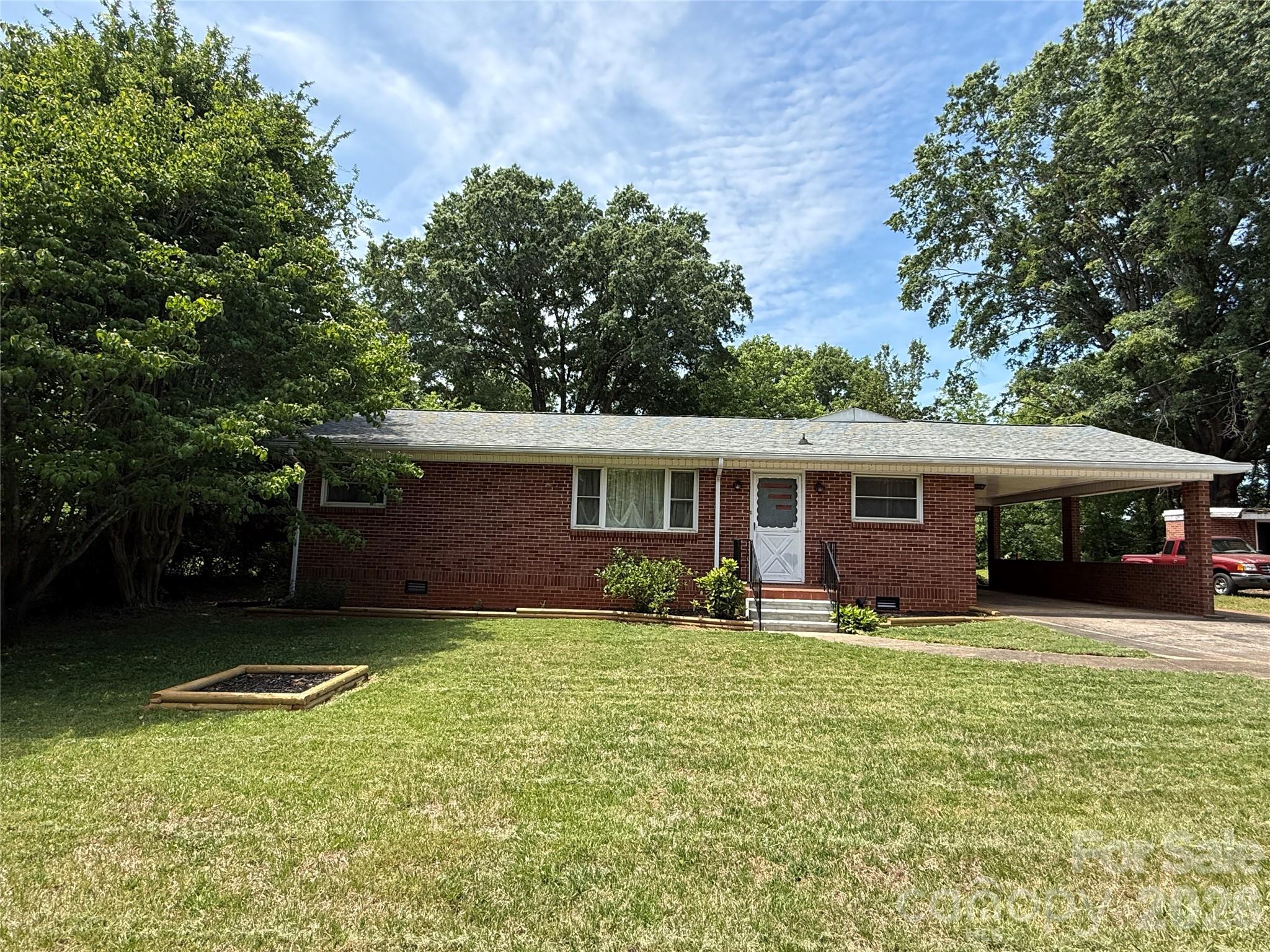 2012 N Deal Avenue Newton NC 28658