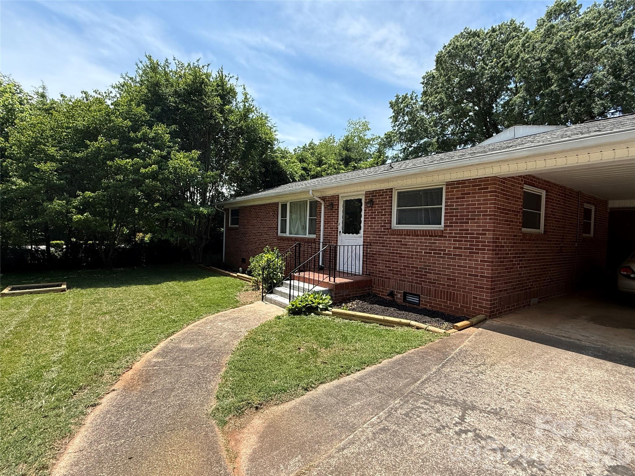 2012 N Deal Avenue Newton NC 28658