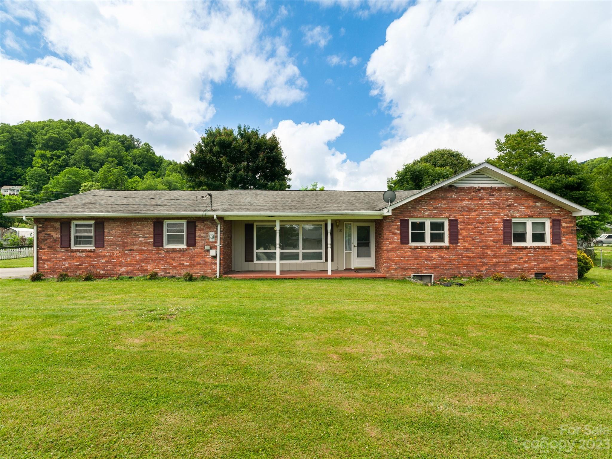 10 Estes Drive Waynesville NC 28786