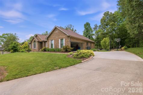 8 Ridgemont Drive Weaverville NC 28787