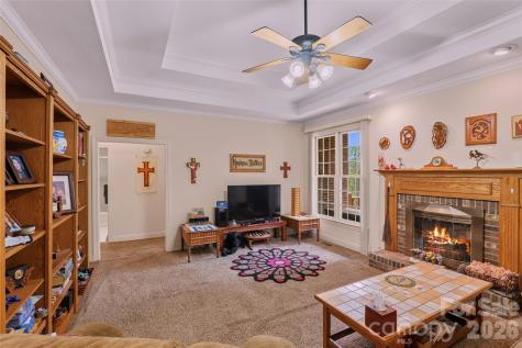 8 Ridgemont Drive Weaverville NC 28787