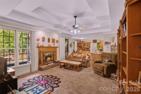 8 Ridgemont Drive Weaverville NC 28787