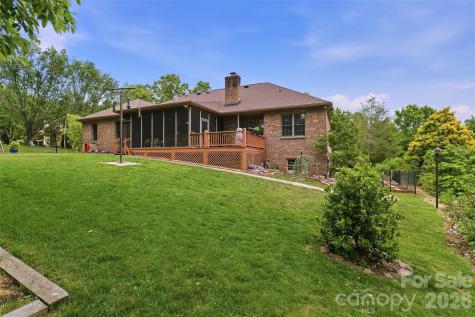 8 Ridgemont Drive Weaverville NC 28787