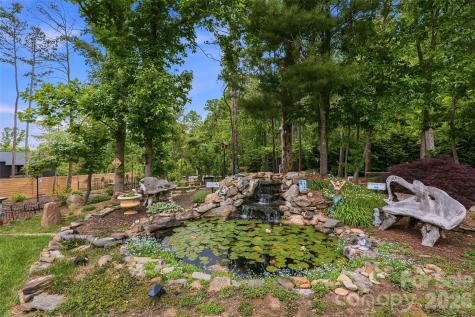 8 Ridgemont Drive Weaverville NC 28787