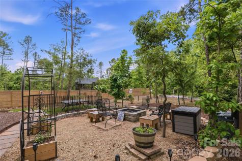 8 Ridgemont Drive Weaverville NC 28787