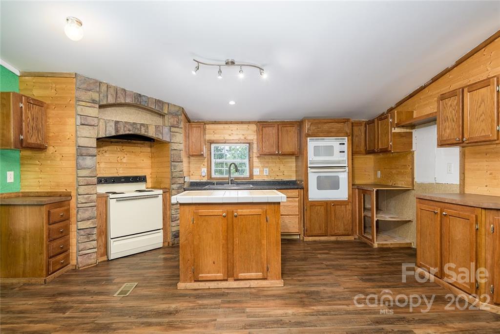 2832 Playmore Beach Road Morganton NC 28655