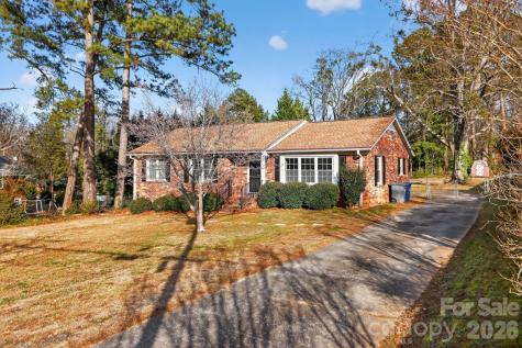 212 N Pine Lake Drive Spartanburg SC 29301