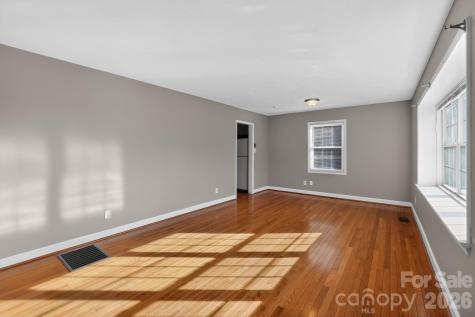 212 N Pine Lake Drive Spartanburg SC 29301
