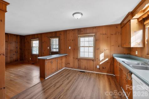 212 N Pine Lake Drive Spartanburg SC 29301