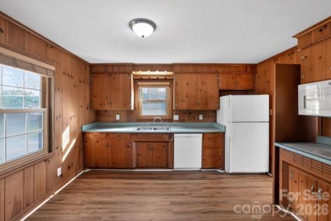 212 N Pine Lake Drive Spartanburg SC 29301