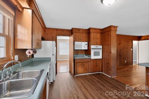 212 N Pine Lake Drive Spartanburg SC 29301