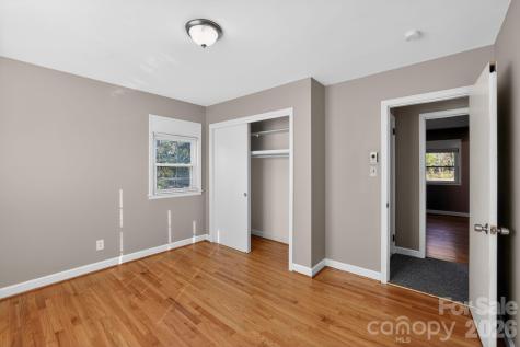 212 N Pine Lake Drive Spartanburg SC 29301