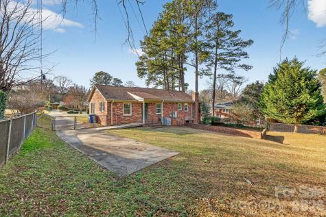 212 N Pine Lake Drive Spartanburg SC 29301