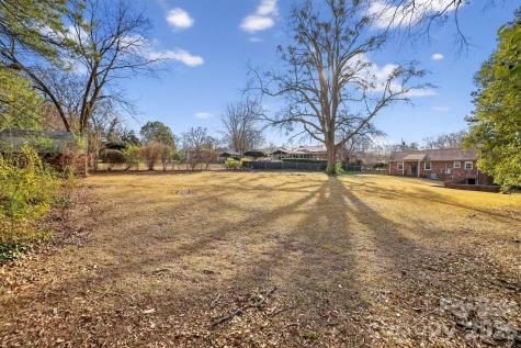 212 N Pine Lake Drive Spartanburg SC 29301