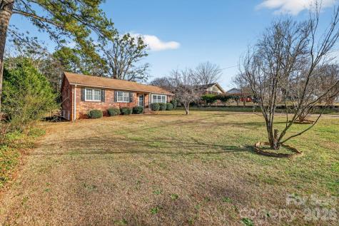 212 N Pine Lake Drive Spartanburg SC 29301