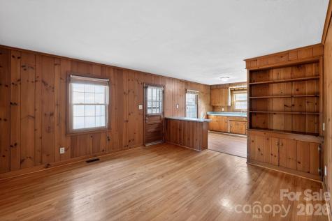 212 N Pine Lake Drive Spartanburg SC 29301