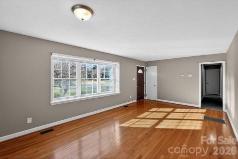 212 N Pine Lake Drive Spartanburg SC 29301