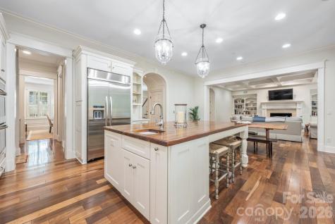 946 Laurel Creek Lane Charlotte NC 28211
