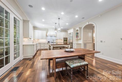 946 Laurel Creek Lane Charlotte NC 28211