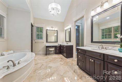 946 Laurel Creek Lane Charlotte NC 28211