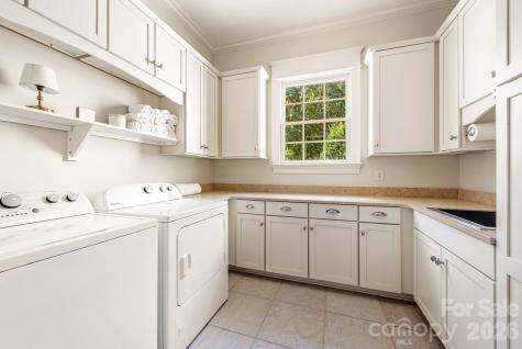 946 Laurel Creek Lane Charlotte NC 28211