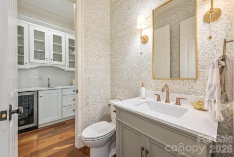 946 Laurel Creek Lane Charlotte NC 28211