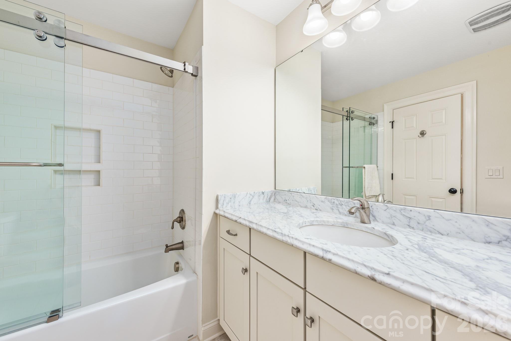 946 Laurel Creek Lane Charlotte NC 28211