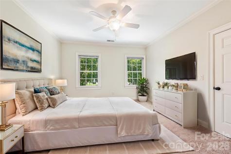 946 Laurel Creek Lane Charlotte NC 28211