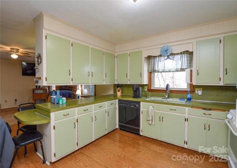 1405 Forest Park Drive Statesville NC 28677