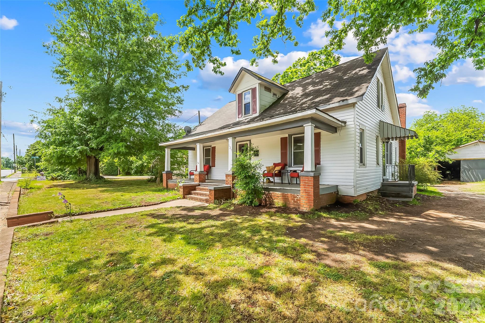 137 12th Street NW Hickory NC 28601
