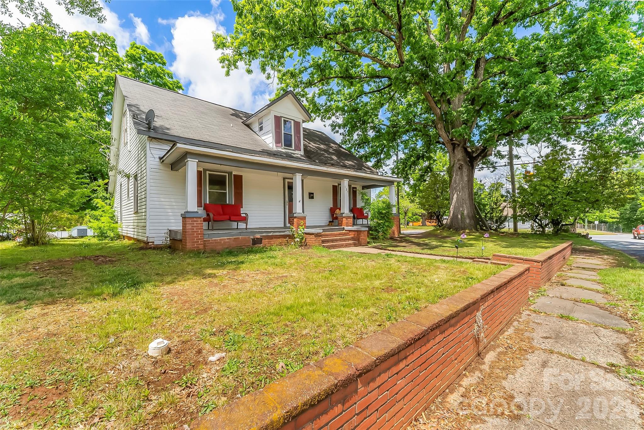 137 12th Street NW Hickory NC 28601