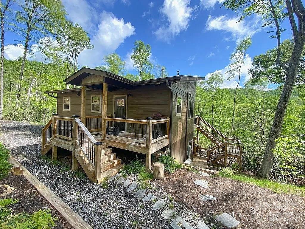56 Talking Leaves Lane Bakersville NC 28705