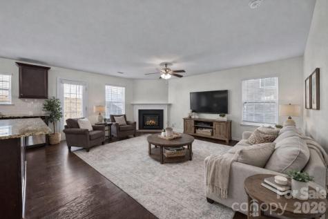 8527 Mansell Court Charlotte NC 28215