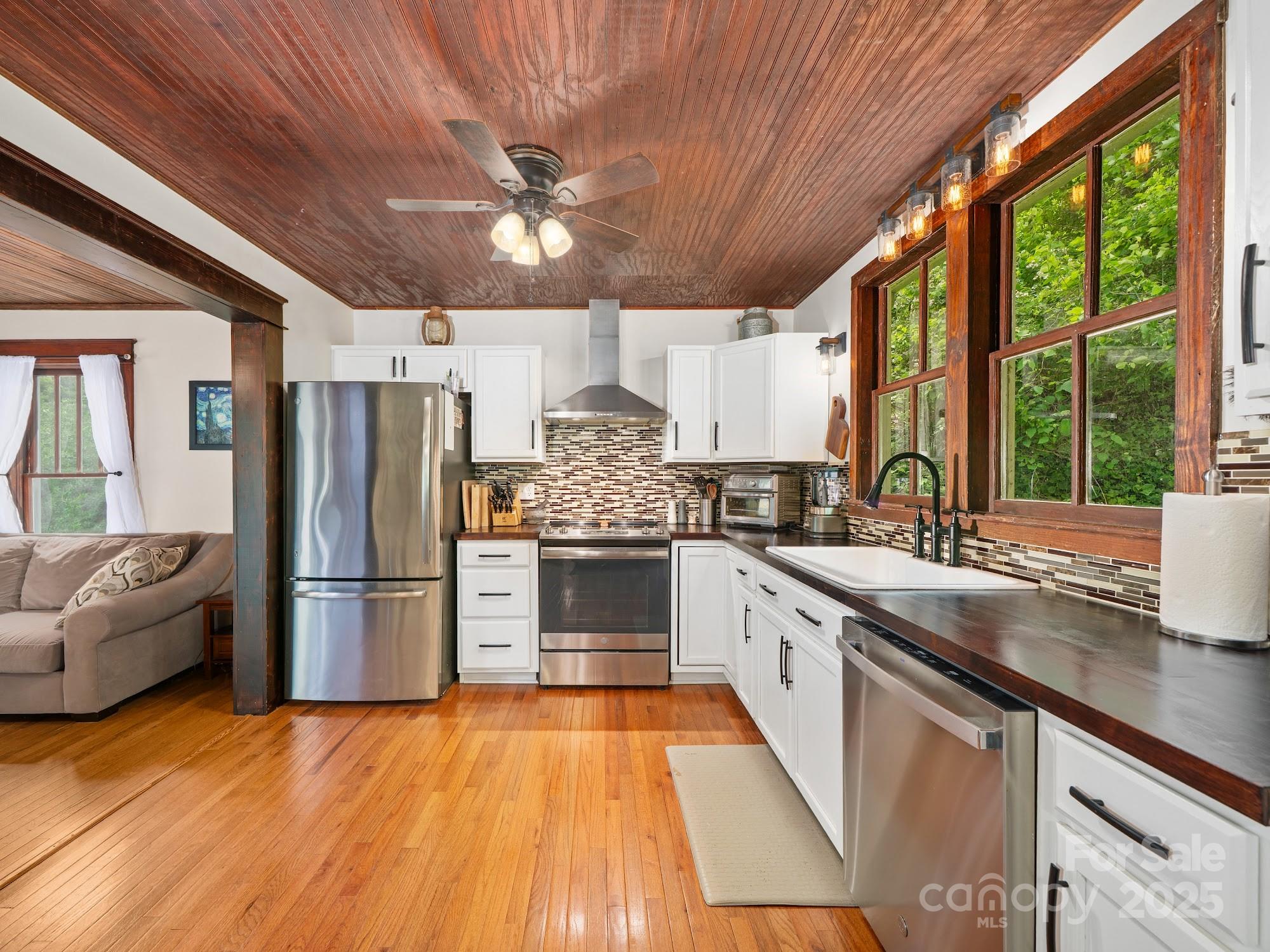 4685 Nc Highway 197 Highway Green Mountain NC 28740