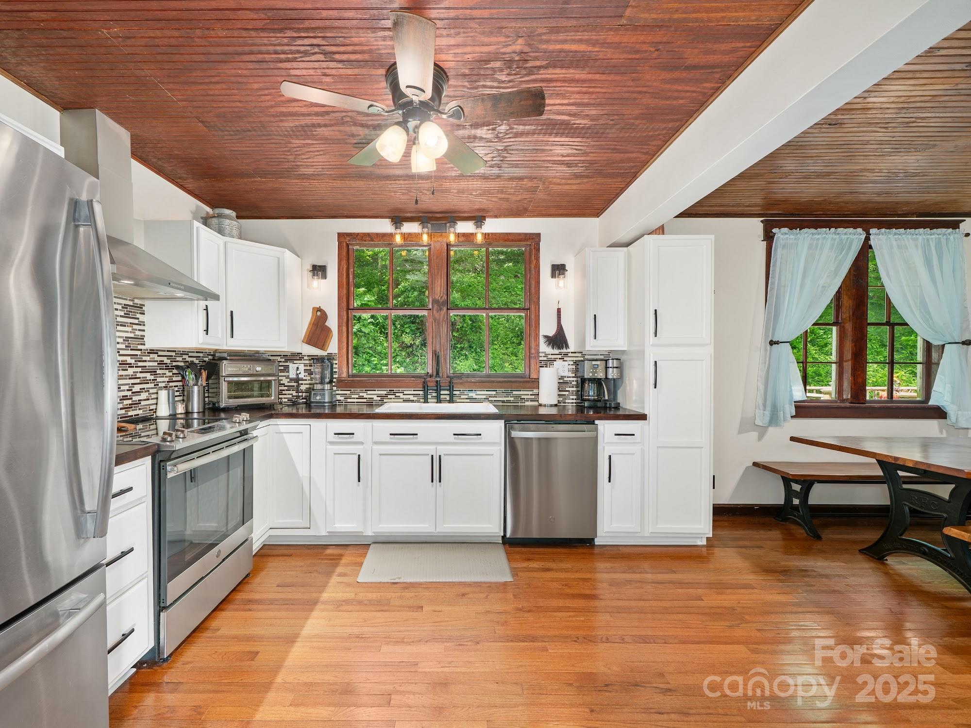 4685 Nc Highway 197 Highway Green Mountain NC 28740