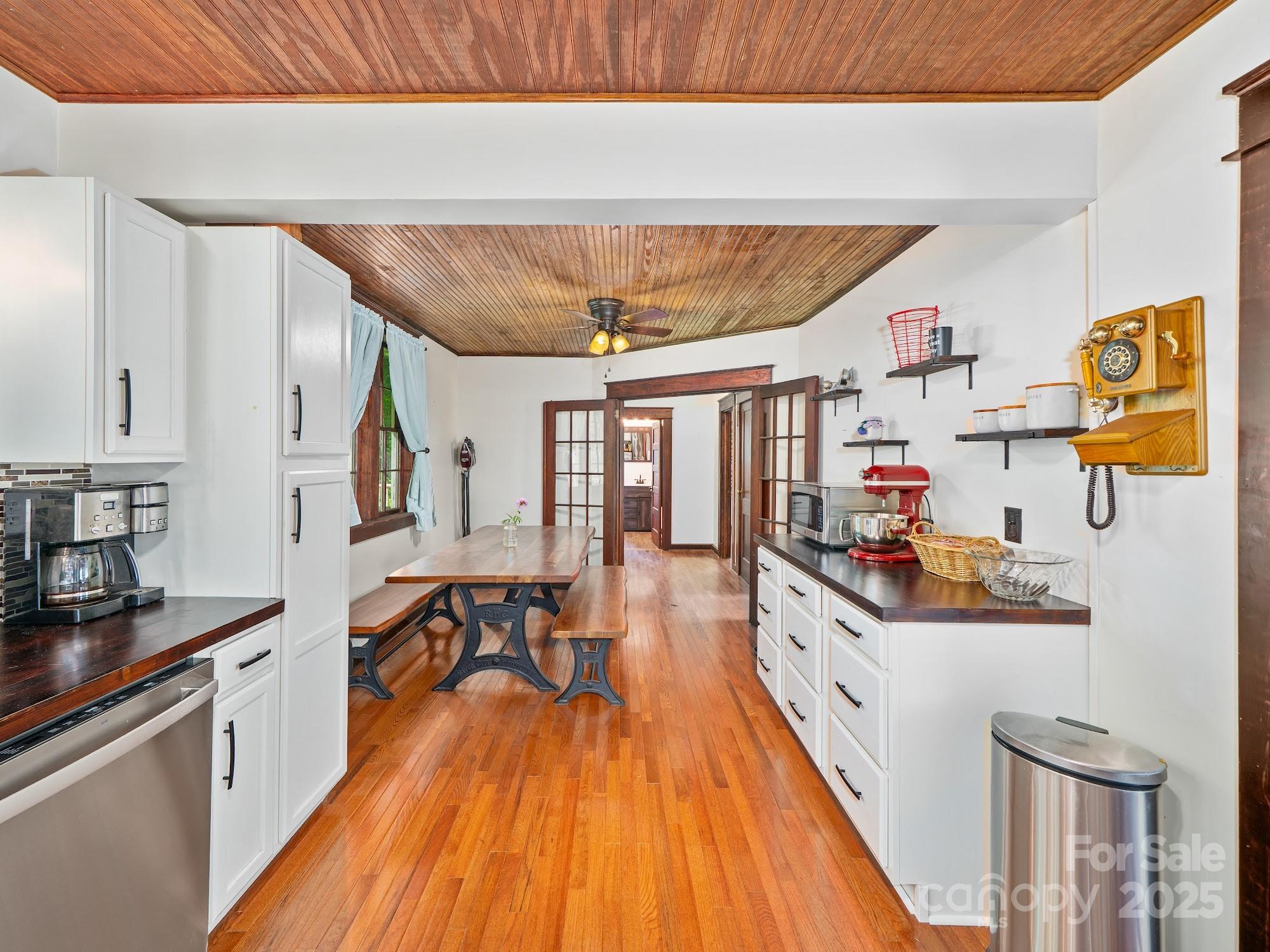 4685 Nc Highway 197 Highway Green Mountain NC 28740