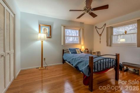 200 Mica Circle Franklin NC 28734
