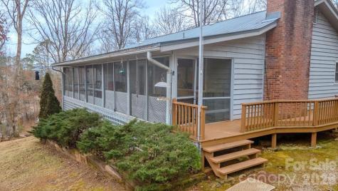 200 Mica Circle Franklin NC 28734