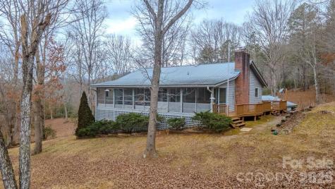 200 Mica Circle Franklin NC 28734