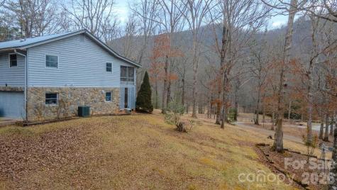 200 Mica Circle Franklin NC 28734