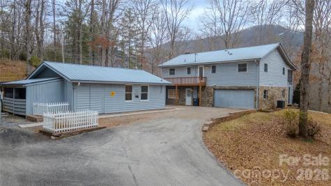 200 Mica Circle Franklin NC 28734