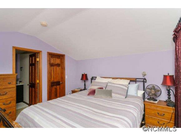 985/987 New Stock Road Weaverville NC 28787