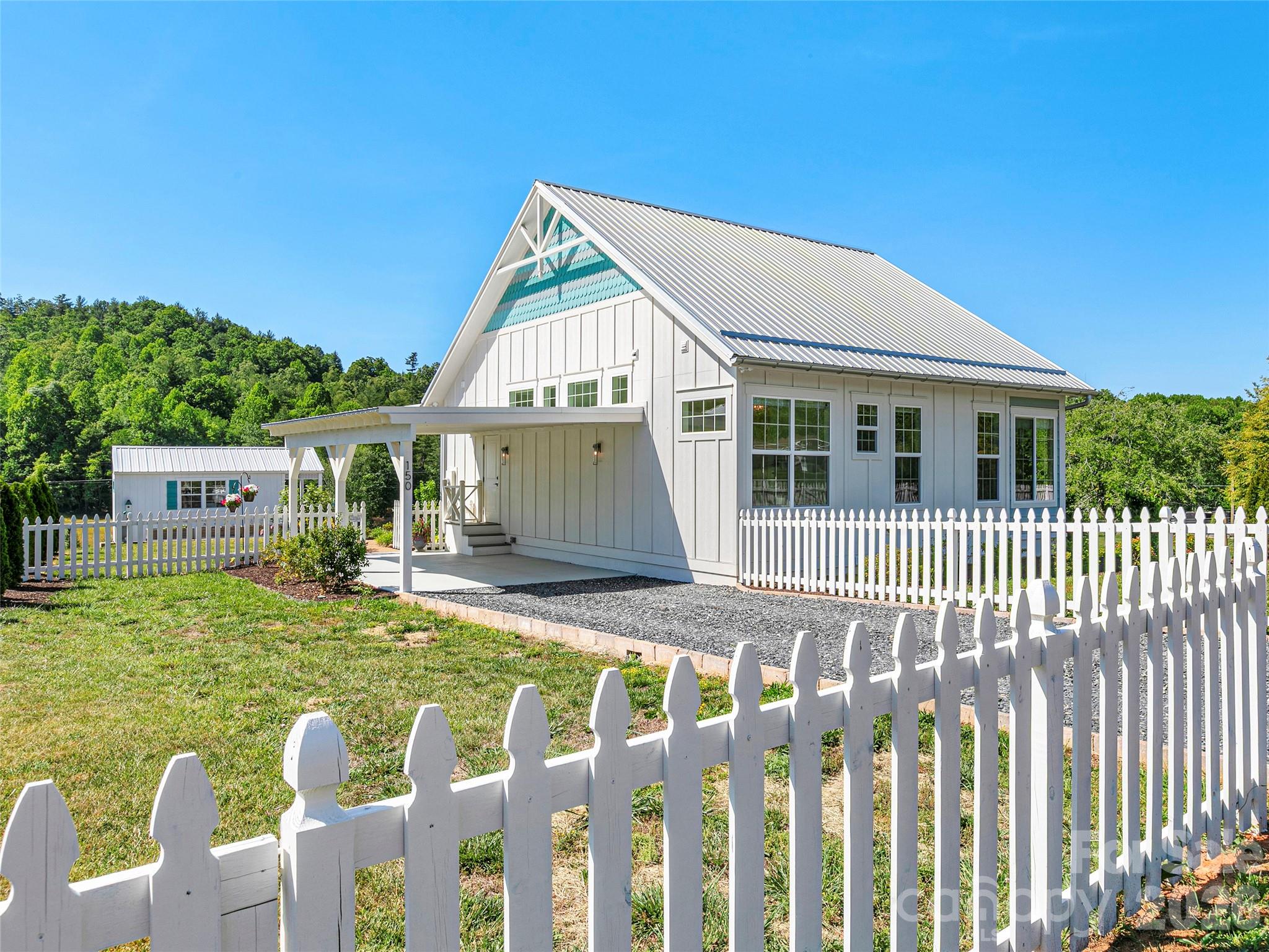 150 Brilliant Sky Road Penrose NC 28766