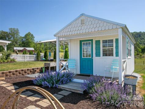 150 Brilliant Sky Road Penrose NC 28766