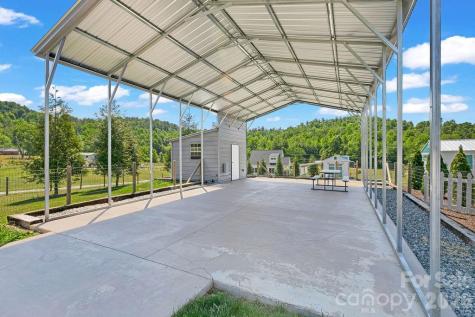 150 Brilliant Sky Road Penrose NC 28766