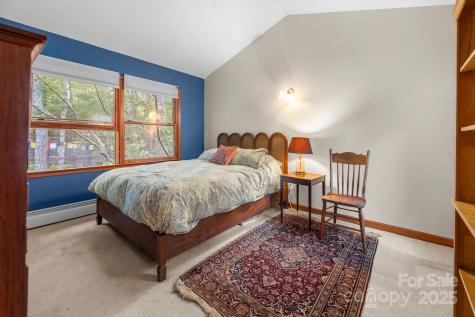 8 Cricket Lane Asheville NC 28804