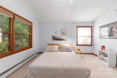 8 Cricket Lane Asheville NC 28804